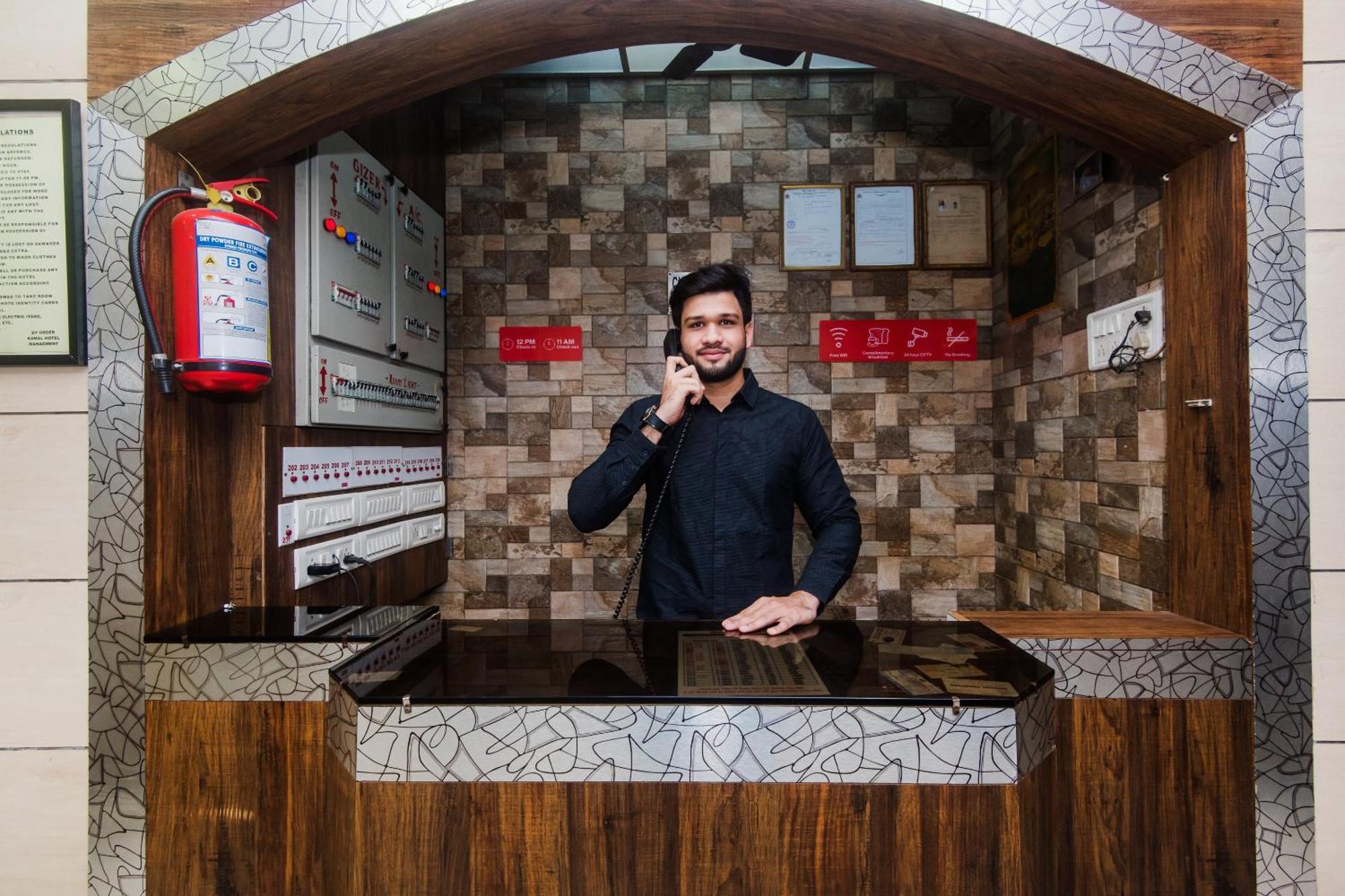Hotel O Kamal Мумбай Екстериор снимка