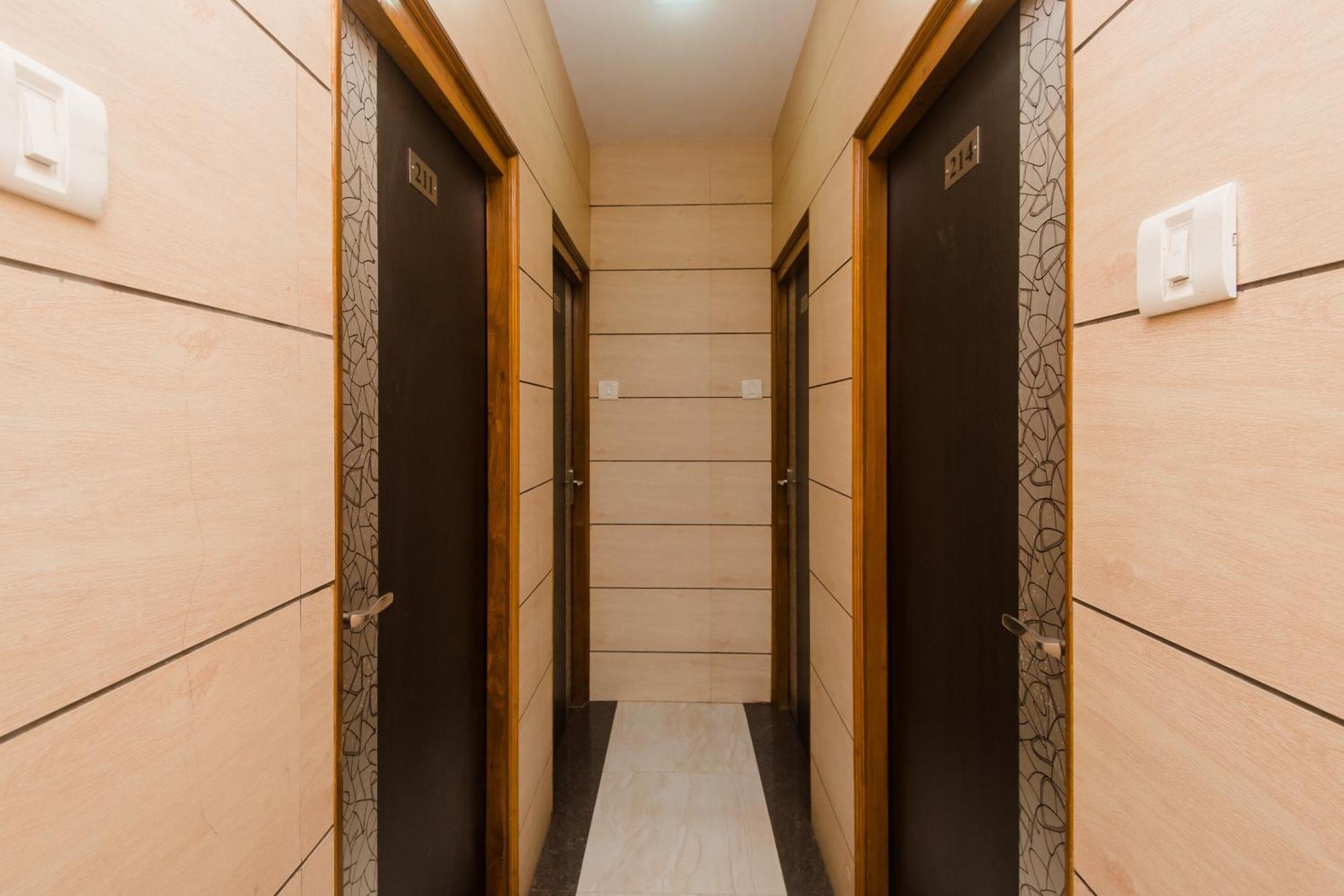 Hotel O Kamal Мумбай Екстериор снимка